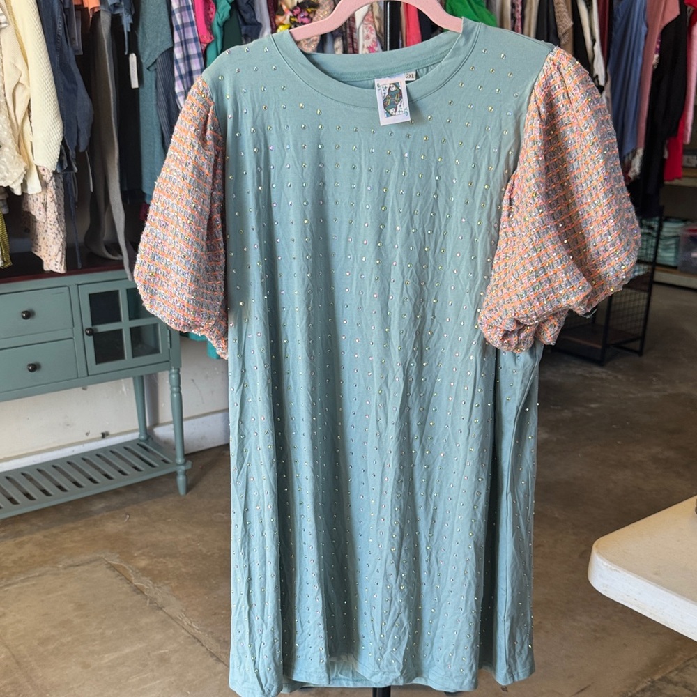 QUEEN OF SPARKLES Green Midi Dress with Pink Sleeves